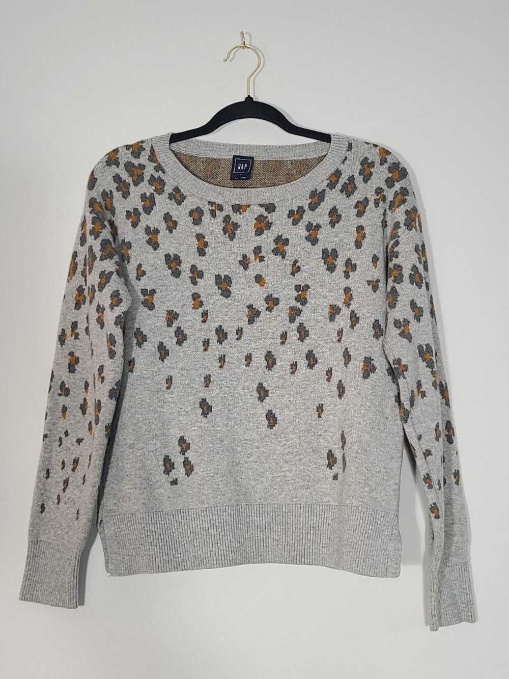 GAP Gray Leopard Print Merino Wool Blend Cozy Fall Crewneck Sweater Side Slit S